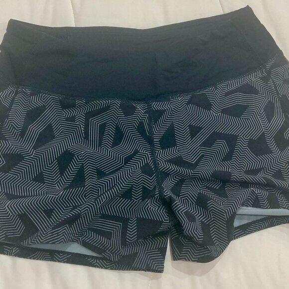 Lululemon 4 inch Speed up Short, Size 6 Tall - Picture 3 of 3
